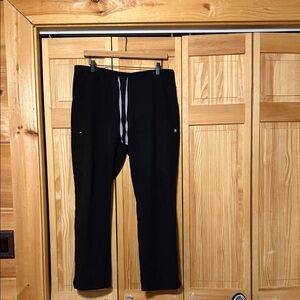 Women’s Figs scrub pants Large